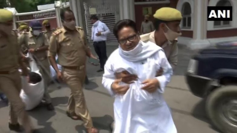Rajasthan Political Crisis: गांधीनगर में राजभवन की तरफ मार्च करने पर गुजरात कांग्रेस प्रमुख समेत 60 लोग गिरफ्तार