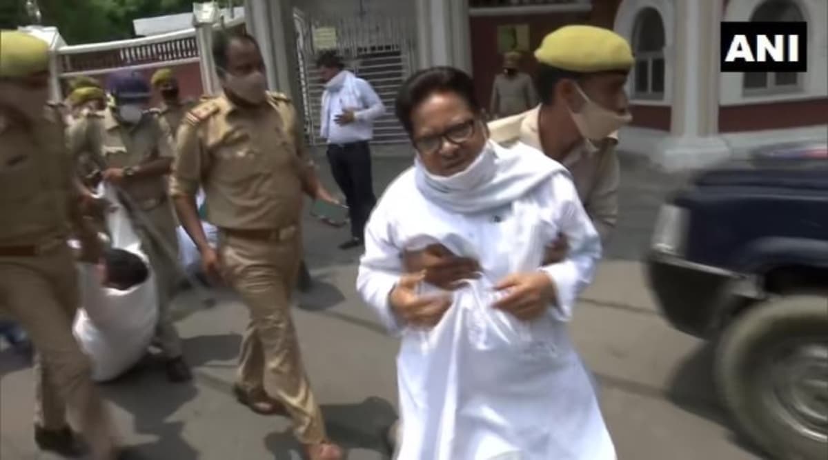 Rajasthan Political Crisis: गांधीनगर में राजभवन की तरफ मार्च करने पर गुजरात कांग्रेस प्रमुख समेत 60 लोग गिरफ्तार