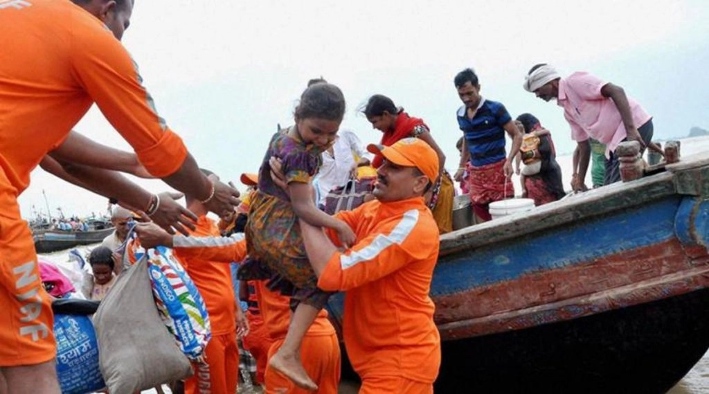 महाराष्ट्र के रायगढ़ में भारी बारिश, एनडीआरएफ टीमें तैनात