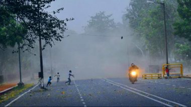 Delhi: दिल्ली में धूल भरी आंधी, हल्की बारिश की संभावना