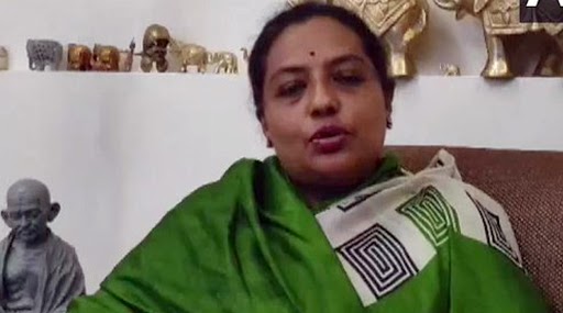महिला बालविकास मंत्री यशोमति ठाकुर ने सीएम उद्धव ठाकरे को लिखा पत्र, कहा- गर्भवती और बीमार महिला सरकारी कर्मचारियों को मिले वर्क फ्रॉम होम की इजाजत