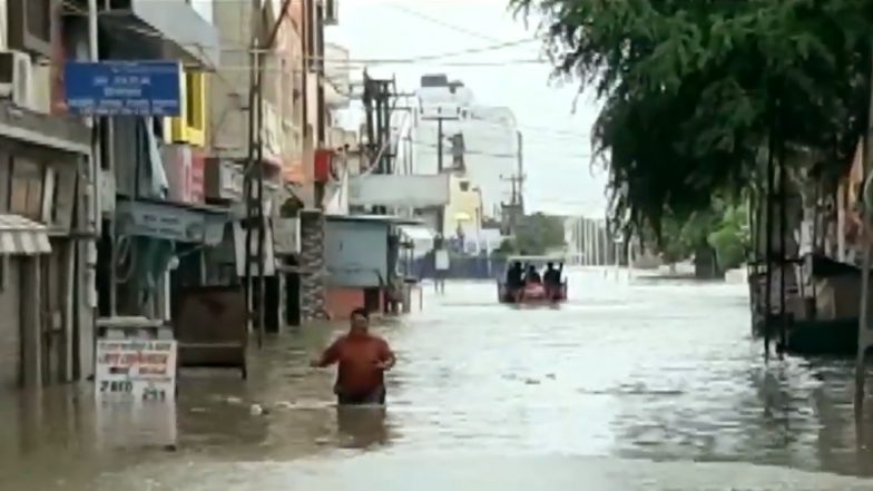 Rainfall Updates: गुजरात में भारी बारिश से जनजीवन बेहाल, असम में घटने लगा बाढ़ का पानी