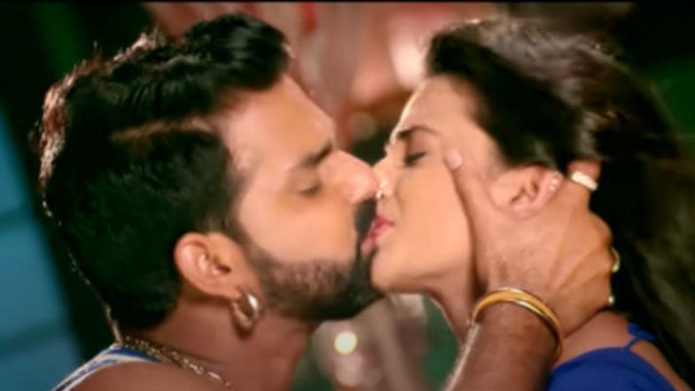 Bhojpuri Hot Song: किसिंग सीन्स से भरा हुआ है अक्षरा सिंह और पवन सिंह का ये बोल्ड गाना, इंटरनेट पर हुआ वायरल