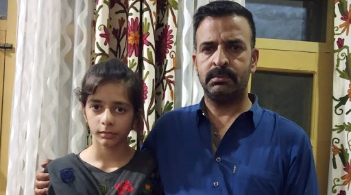 सोपोर की रहने वाली 10 साल की आलिया तारिक को मिला जम्मू-कश्मीर का पहला डोमिसाइल सर्टिफिकेट
