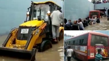 Gujarat: पुल के निचे पानी में फसें राज्य परिवहन की बस को JCB से खींचकर निकाला गया बाहर, देखें वीडियो