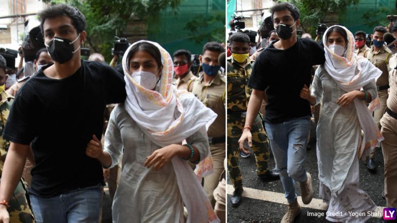 Sushant Singh Rajput Case: रिया चक्रवर्ती और शोविक की जमानत याचिका पर बॉम्बे हाईकोर्ट में चल रही है सुनवाई