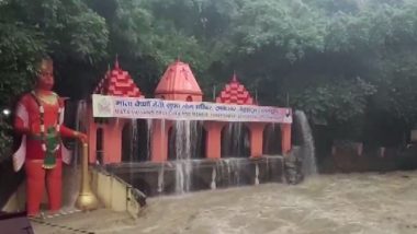 Water Enters in Dehradun's Tapkeshwar Temple: देहरादून में तमसा नदी का जलस्तर बढ़ने से टपकेश्वर महादेव मंदिर में घुसा पानी, देखें वीडियो