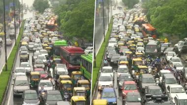 Delhi Heavy Rain: राजधानी दिल्ली में आज सुबह हुई भारी बारिश के बाद ITO क्षेत्र में लगी वाहनों के लंबी कतारें, देखें तस्वीर