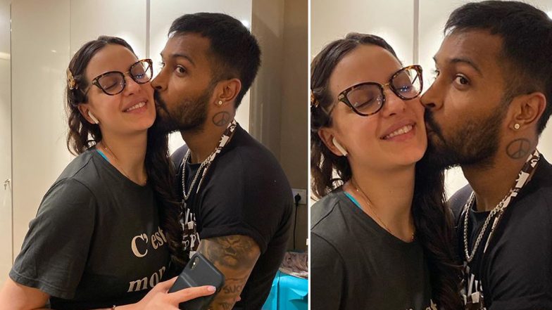 Hardik Pandya-Natasa Stankovic: हार्दिक पंड्या ने नताशा स्टेनकोविक को किया किस, Instagram ने ये कहकर डिलीट की फोटो