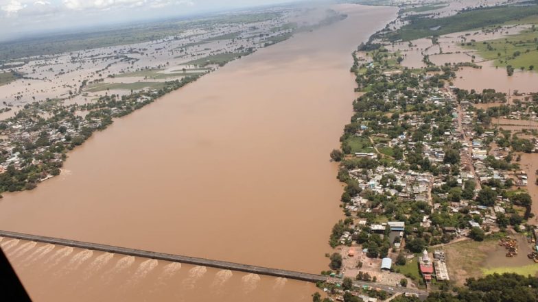 Madhya Pradesh Floods: मध्य प्रदेश में उतर रहा बाढ़ का पानी, अभी भी नर्मदा नदी खतरे के निशान से 8 फीट ऊपर