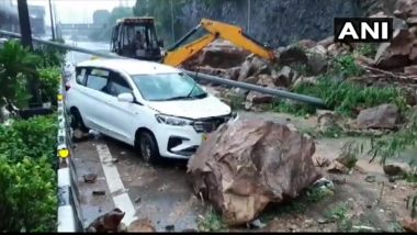 Landslide at Western Express Highway Video: मुंबई में भारी बारिश से भूस्खलन, वेस्टर्न एक्सप्रेस हाईवे पर आया कई टन मलबा