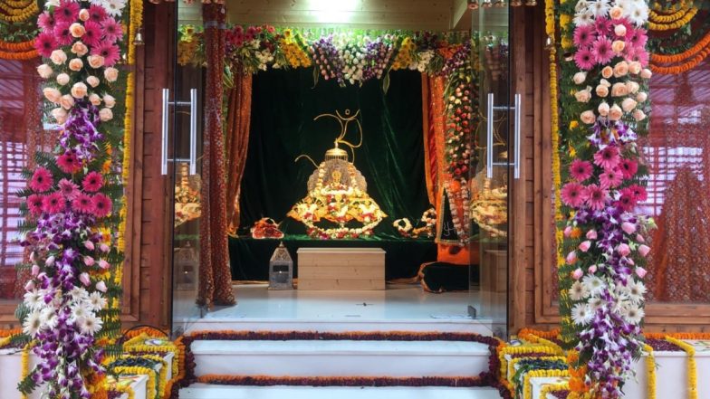 Ram Mandir Bhumi Pujan: भूमिपूजन से पहले ‘राम लला’ सज-धजकर तैयार, अभी करें भव्य और दिव्य रूप के दर्शन