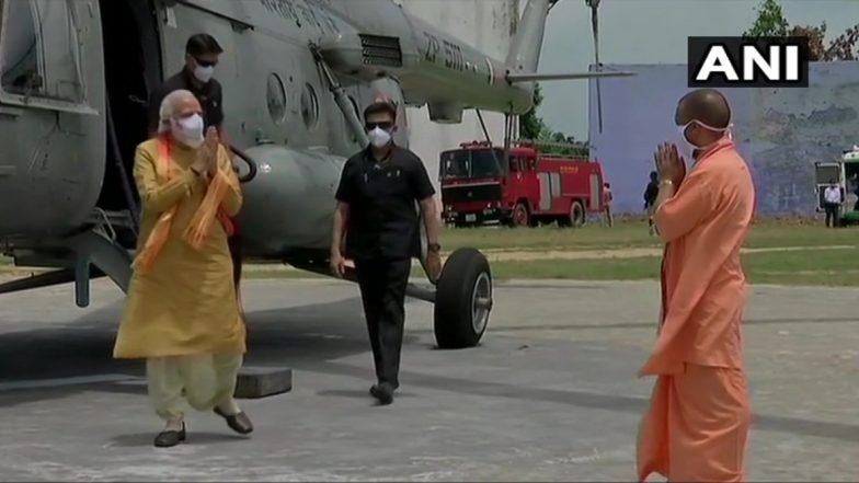 Ram Mandir Bhumi Pujan: भूमिपूजन के लिए प्रधानमंत्री मोदी अयोध्या पहुंचे, मुख्यमंत्री योगी आदित्यनाथ ने किया स्वागत