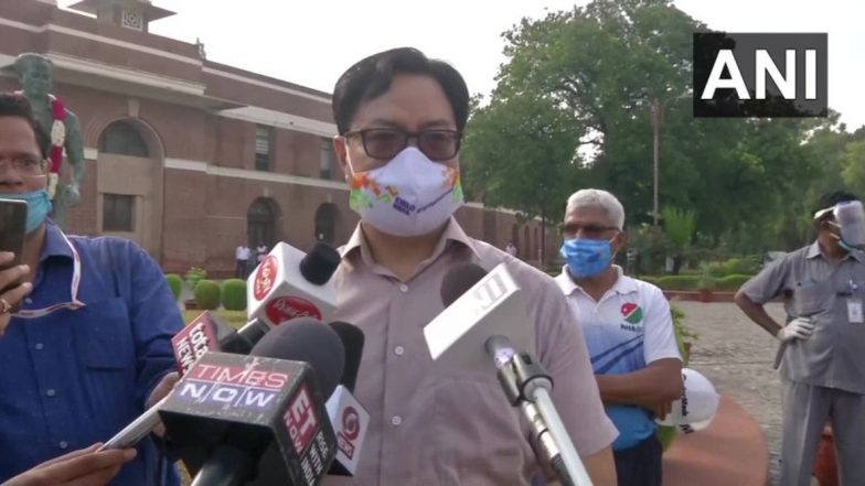 केंद्रीय खेल मंत्री किरेन रीजीजू ने रिकार्ड 74 खिलाड़ियों को खेल पुरस्कार देने के सरकार के फैसले का किया बचाव