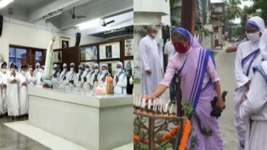 Mother Teresa Birth Annievrsary 2020: मदर टेरेसा की 110वीं जयंती, कोलकाता स्थित मिशनरीज ऑफ चैरिटी में लोगों ने उनकी समाधि पर दी श्रद्धांजलि