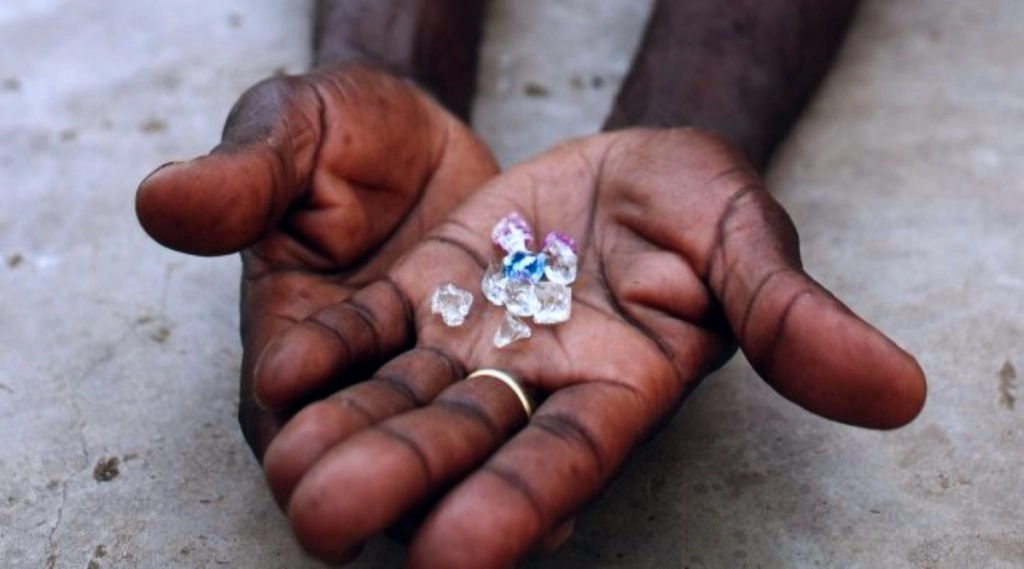 मध्य प्रदेश के पन्ना में किसान को मिला 6.47 कैरेट का हीरा ,दो साल में छठवीं बार चमकी किसान की किस्मत