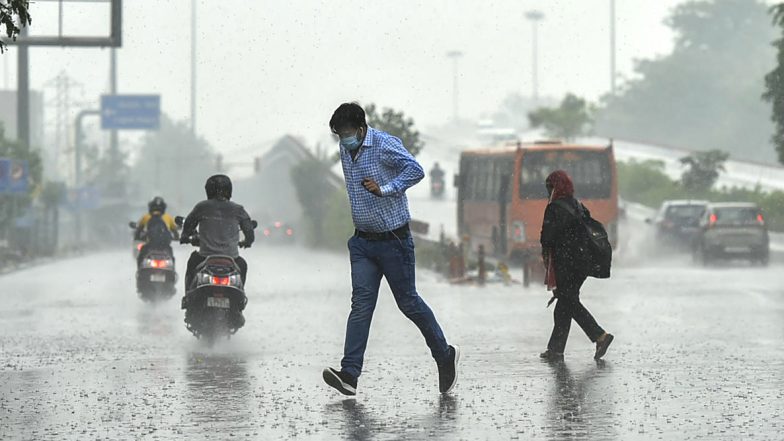 Delhi Weather Update: राजधानी दिल्ली-नोएडा और उससे सटे इलाकों में अगले दो घंटे में हो सकती है बारिश, मौसम विभाग ने जारी किया अलर्ट