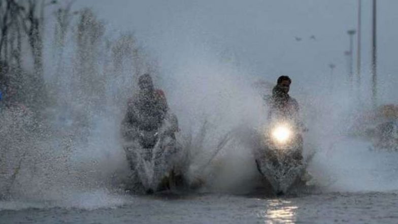 Bihar: कटिहार में तेज हवाओं के साथ हुई भारी बारिश, कई जगह जलभराव हुआ