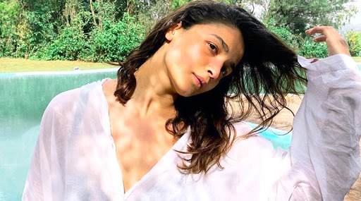Sadak 2: ट्रोल हो रही Alia Bhatt ने खिलती धूप के सामने ली तस्वीर, लिखा आकर्षक कैप्शन