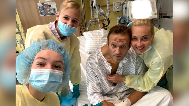 Alexei Navalny:  रूस के विपक्षी नेता नेवलनी ने Instagram पर अपना फोटो डालकर, कहा- सांस ले सकता हूं