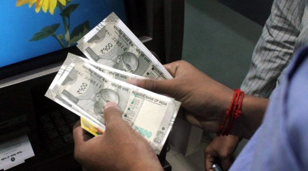 केंद्र सरकार ने  FD और PPF समेत कई बचत योजनाओं के ब्याज दरों में की कटौती, जानिए नई दरें