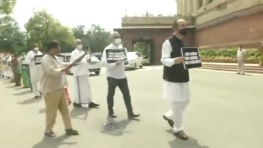 Farm Bills Protests: किसान बिल को लेकर संसद परिसर में गुलाम नबी आजाद, डेरेक ओ ब्रायन, जया बच्चन समेत विपक्षी पार्टियों के नेता ने किया विरोध प्रदर्शन, Watch Video