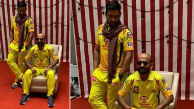 IPL 2020 Update: चेन्नई सुपर किंग्स बनाम मुंबई इंडियंस के पहले मुकाबले से पहले धोनी और मोनू कुमार ने कराई फोटोशूट, देखें तस्वीर