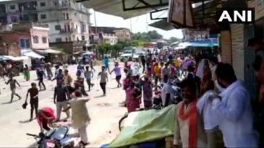 Stone Pelting in UP: उत्तर प्रदेश के बलिया में पुलिस के साथ झड़प, कई लोग घायल, चौकी इंचार्ज, कांस्टेबल सस्पेंड, Watch Video