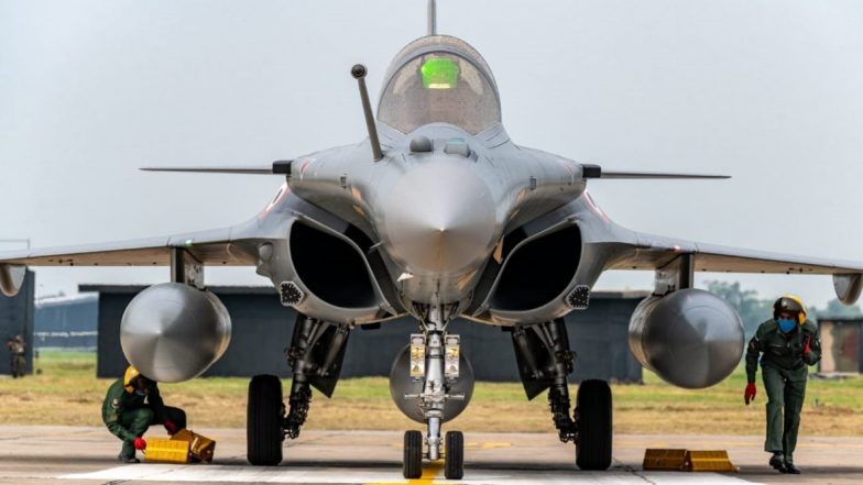 Rafale Induction Ceremony: दुश्मनों की अब खैर नहीं, भारतीय वायुसेना में आज शामिल होगा राफेल लड़ाकू विमान