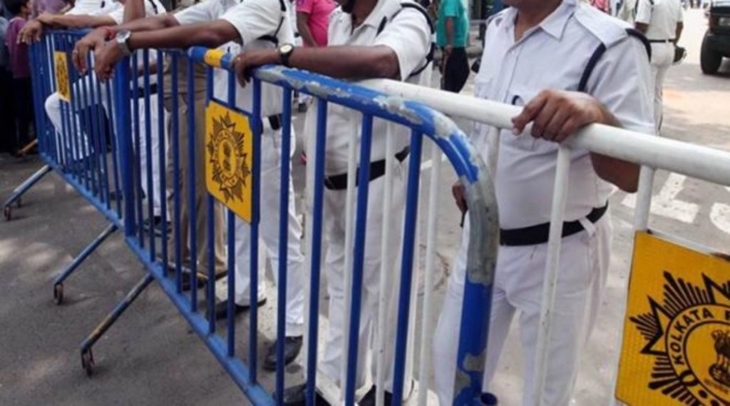 कोलकाता पुलिस का एक कर्मी सर्विस रिवॉल्वर से चली गोली लगने से घायल