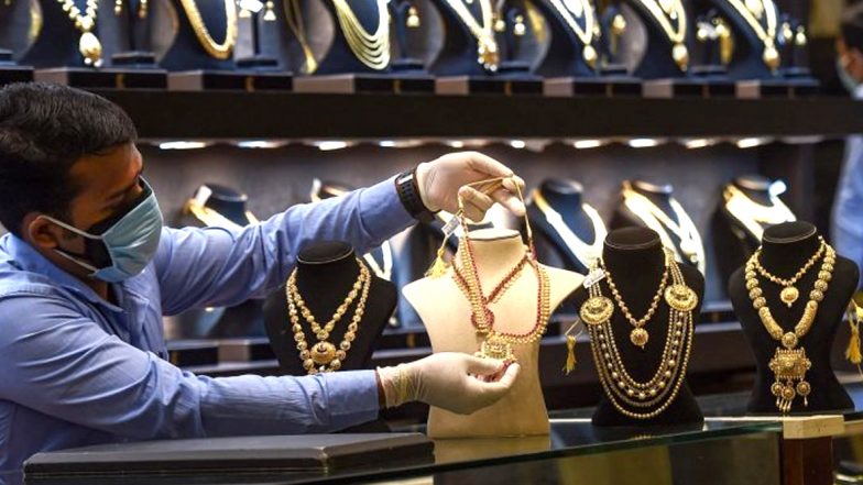 Gold Price Today: सोना फिर हुआ सस्ता, जानिए मुंबई, दिल्ली, कोलकाता, बेंगलुरु में 22 कैरेट और 24 कैरेट गोल्ड का भाव
