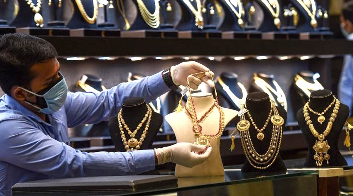 Gold and Silver Price: सोने में 389 रुपये की तेजी, चांदी 397 रुपये मजबूत