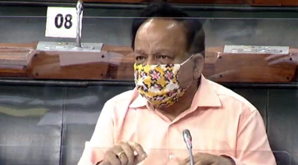 स्वास्थ्य मंत्री हर्षवर्धन और उनकी पत्नी ने लगवाया कोविड-19 रोधी टीका