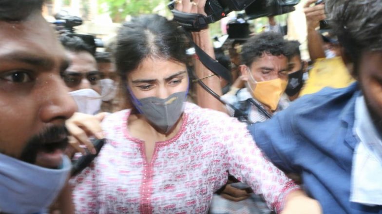 Sushant Singh Rajput Case: बेल मिलने के बाद जेल से बाहर आई रिया चक्रवर्ती, देखिए वीडियो