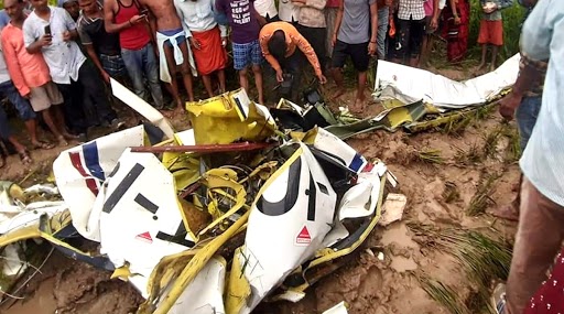 Aircraft Crashed In Azamgarh: उत्तर प्रदेश  के आजमगढ़ में खराब मौसम की वजह से एयरक्राफ्ट क्रैश होकर खेत में गिरा, ट्रेनी पायलट की मौत