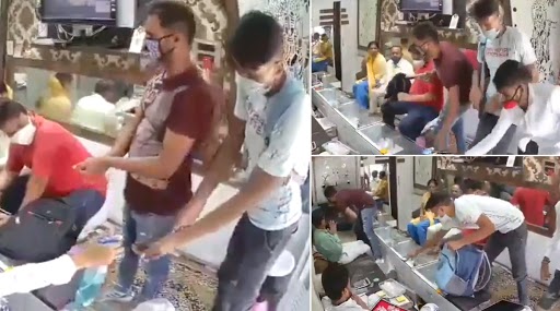 Uttar Pradesh: अलीगढ़ में एक गहनों की दुकान में दिन दहाड़े लूट का क्लिप वायरल, देखें वीडियो