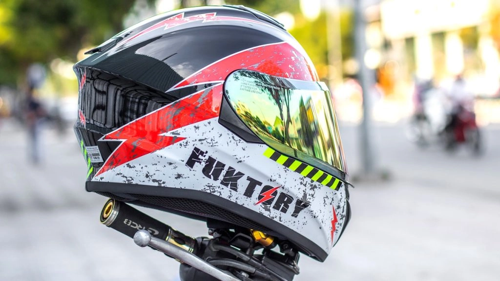 उज्जैन के बीजेपी सांसद ने हेलमेट नहीं पहनने पर 250 रुपये जुर्माना भरा