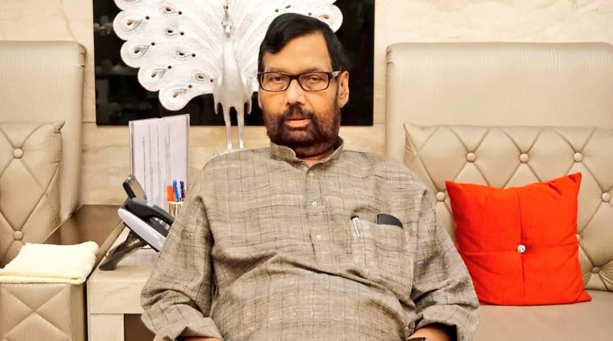Ram Vilas Paswan Funeral: पटना में शनिवार को होगा राम विलास पासवान का अंतिम संस्कार, आखिरी दर्शन के लिए आज जनपथ लाया जाएगा उनका पार्थिव शरीर