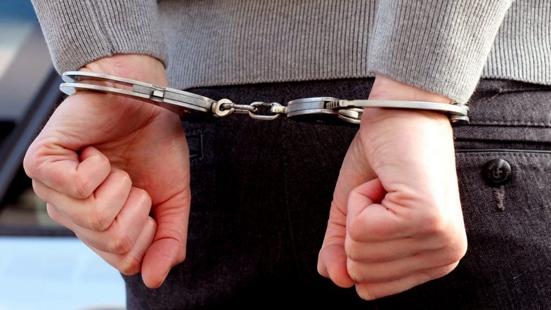 Gujarat: जामनगर में 10 साल की बच्ची के साथ प्रिंसिपल ने स्कूल बुलाकर की छेड़छाड़, पुलिस ने किया गिरफ्तार