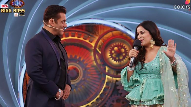 Bigg Boss 14 Day 1 Highlights: सारा गुरपाल के कटवाए अपने बाल, कपड़ों को लेकर उलझीं रुबीना दिलैक, देखें आज के ये स्पेशल हाईलाइट्स
