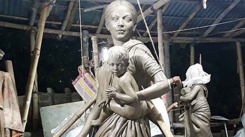 Durga Puja 2020: पश्चिम बंगाल में अनोखा पांडाल, मां दुर्गा की जगह स्थापित की ‘प्रवासी मां’ की मूर्ति