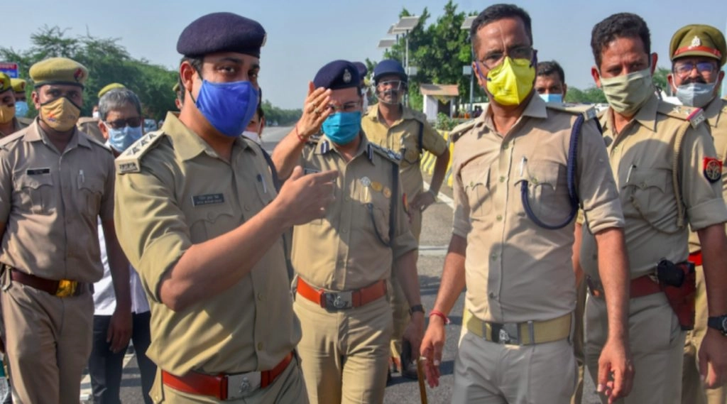 हाथरस दुष्कर्म पीड़िता के परिजनों से किया वादा पूरा नहीं किया तो अनिश्चितकालीन धरना देंगे : आजाद