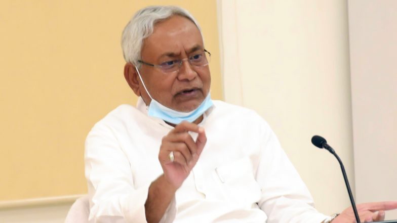 Bihar Flood: सीएम नीतीश कुमार ने बाढ़ प्रभावित इलाकों का किया हवाई सर्वेक्षण, कहा- छोटी नदियों को जोड़ने से होगा लाभ