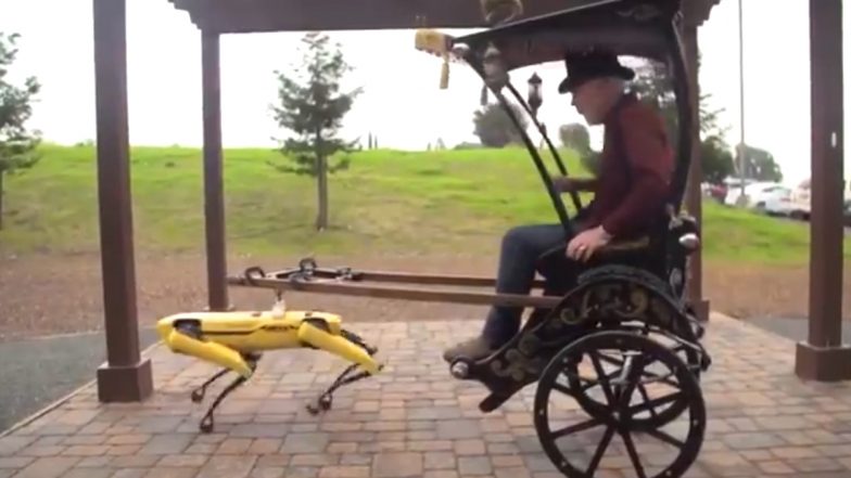 Robot Pulls Rickshaw Video: रिक्शा खींचते रोबोट का वीडियो इंटरनेट पर वायरल, जिसे देख आप भी हो जाएंगे हैरान