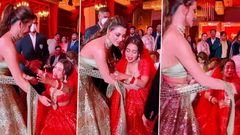 Urvashi Rautela at Neha Kakkar Wedding: नेहा कक्कड़-रोहनप्रीत सिंह की शादी में पहुंची उर्वशी रौतेला, कपल के साथ जमकर किया एन्जॉय, देखें Video