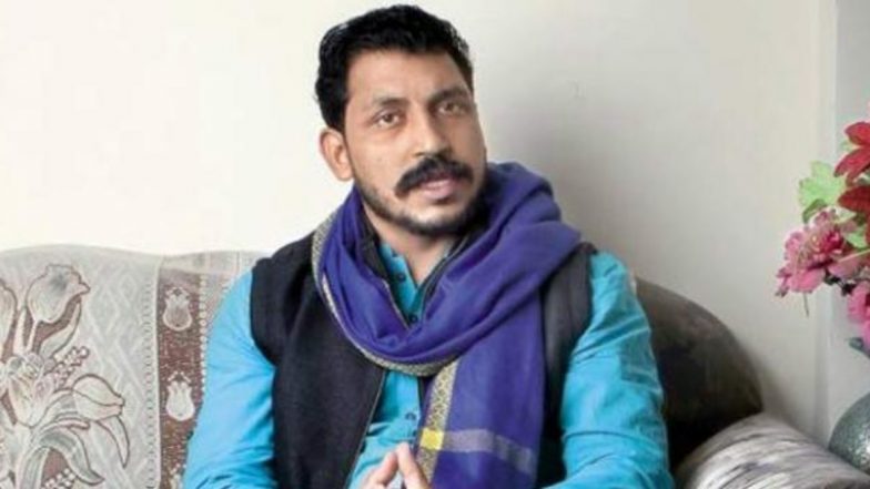 Hathras Gangrape Case: हाथरस मामले को लेकर भीम आर्मी ने विधानसभा के सामने कूड़ा फेंक कर किया प्रदर्शन