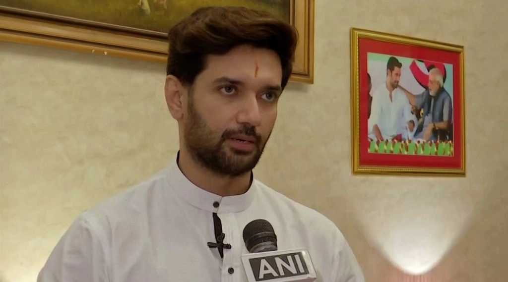 चिराग पासवान ने कहा, ' सत्ता के लालची नीतीश कुमार 10 तारीख के बाद तेजस्वी के सामने नतमस्तक होते दिखेंगे.' 