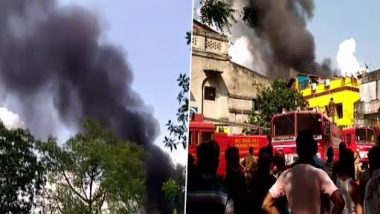Fire Breaks Out in Kolkata: कोलकाता के चितपुर में प्लास्टिक फैक्ट्री में लगी आग, दमकल की 10 गाड़ियां मौके पर मौजूद
