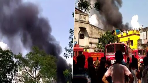 Fire Breaks Out in Kolkata: कोलकाता के चितपुर में प्लास्टिक फैक्ट्री में लगी आग, दमकल की 10 गाड़ियां मौके पर मौजूद