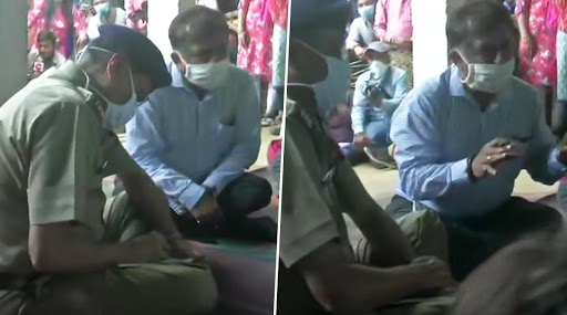 Hathras Gangrape Case: यूपी के अपर मुख्य सचिव गृह अवनीश अवस्थी और DGP हितेश चंद्र अवस्थी पहुंचे हाथरस, पीड़ित परिवार से की मुलाकात